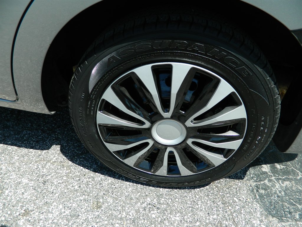 2011 Nissan Sentra 2.0 photo