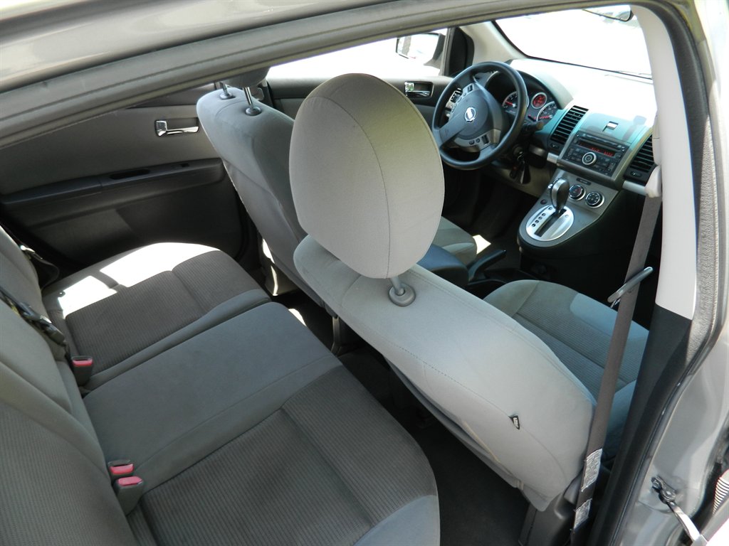 2011 Nissan Sentra 2.0 photo