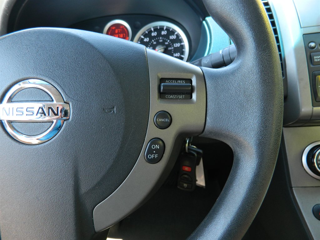 2011 Nissan Sentra 2.0 photo