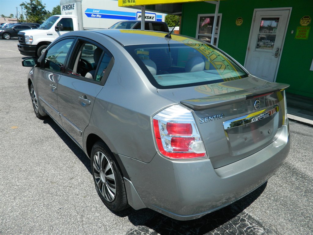 2011 Nissan Sentra 2.0 photo