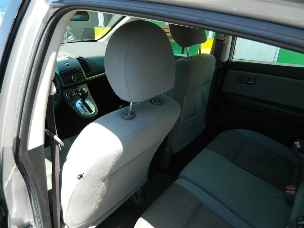 2011 Nissan Sentra 2.0 photo