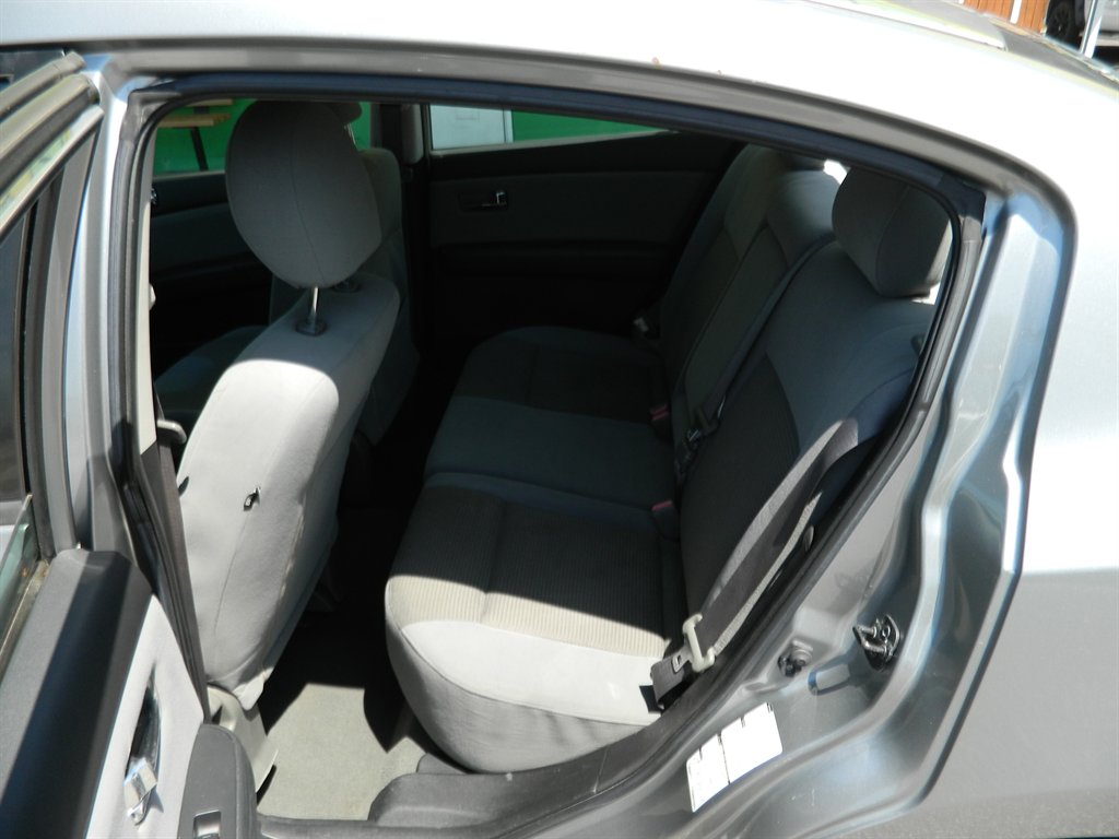 2011 Nissan Sentra 2.0 photo