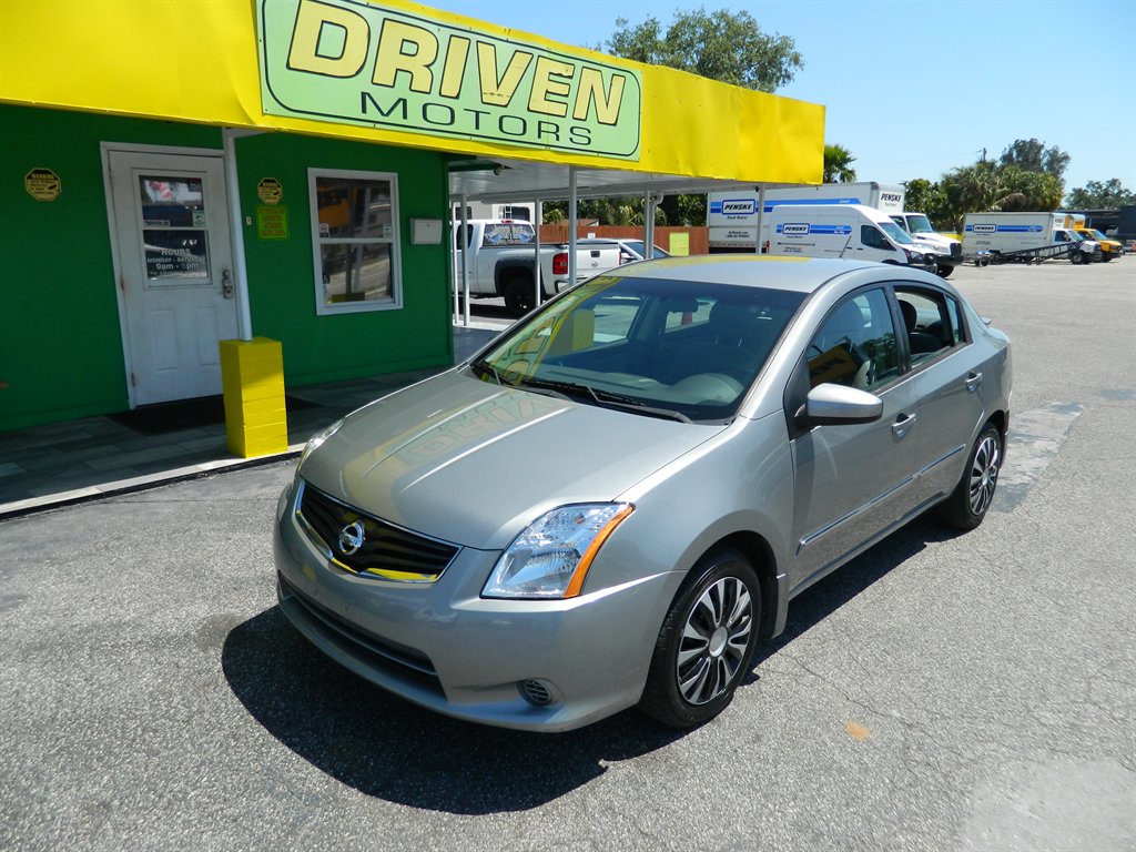 2011 Nissan Sentra 2.0 photo