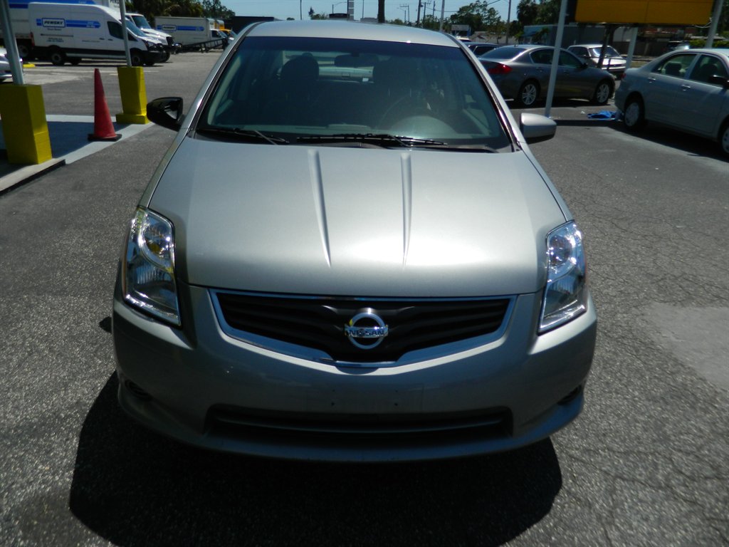 2011 Nissan Sentra 2.0 photo