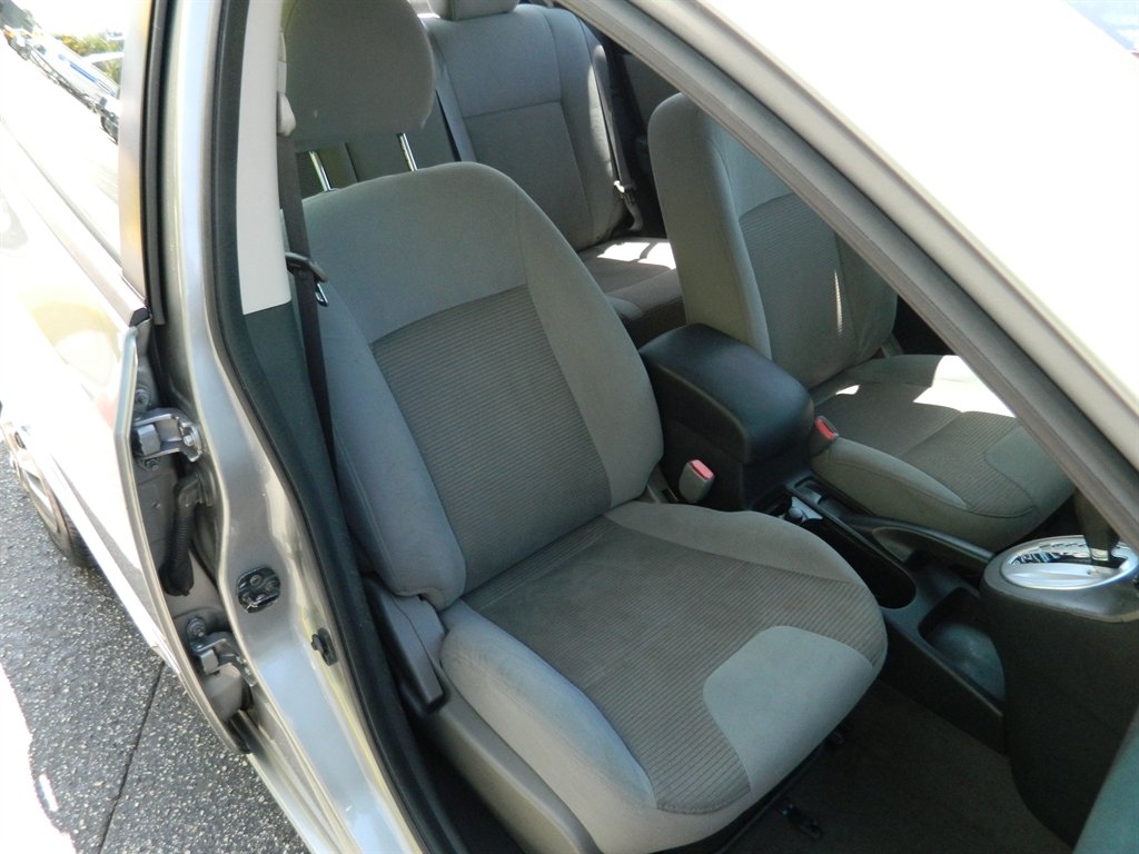 2011 Nissan Sentra 2.0 photo