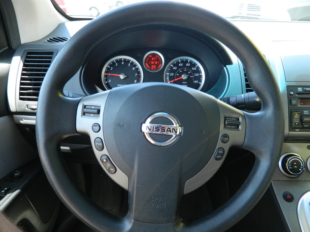 2011 Nissan Sentra 2.0 photo