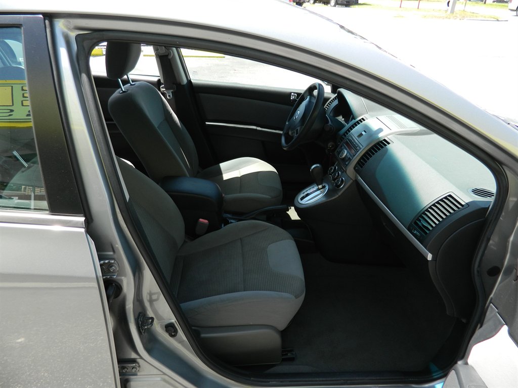 2011 Nissan Sentra 2.0 photo