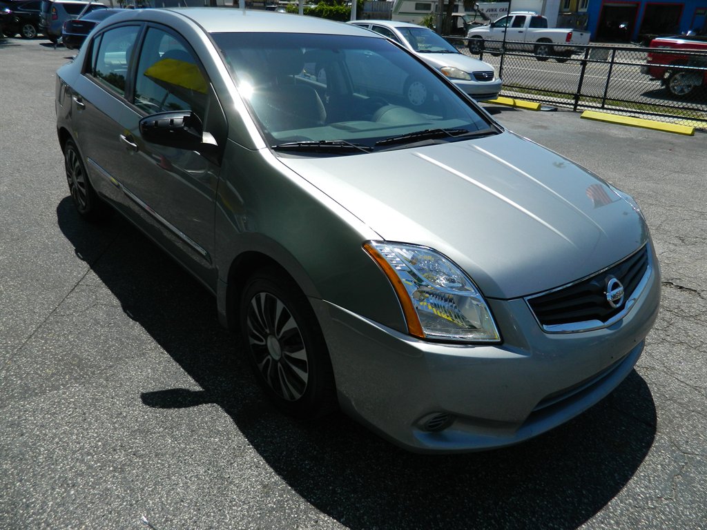 2011 Nissan Sentra 2.0 photo