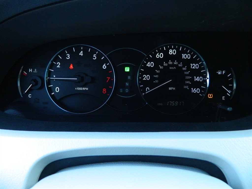 2010 Toyota Avalon XLS photo