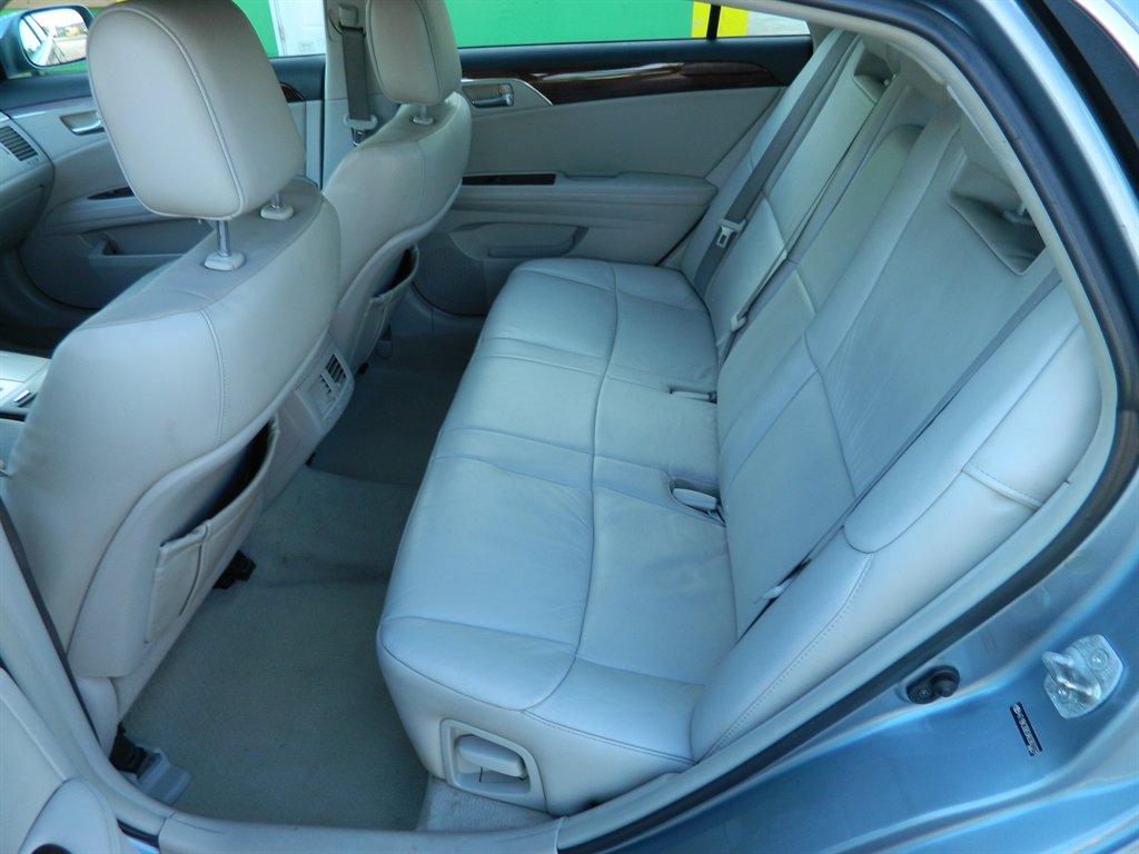 2010 Toyota Avalon XLS photo