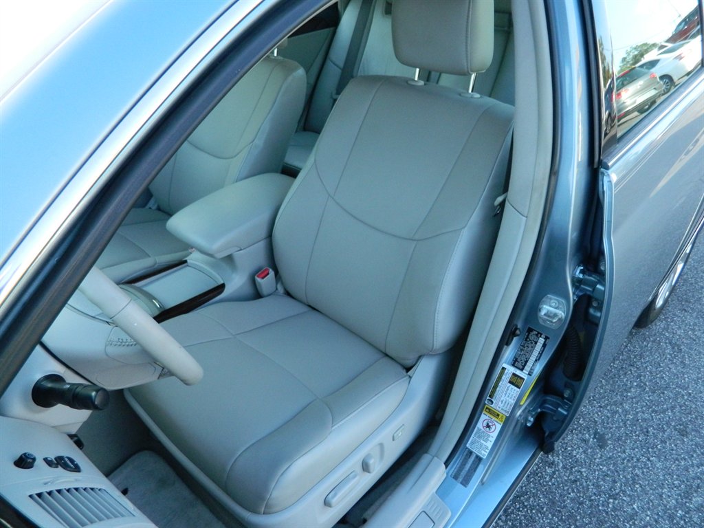 2010 Toyota Avalon XLS photo