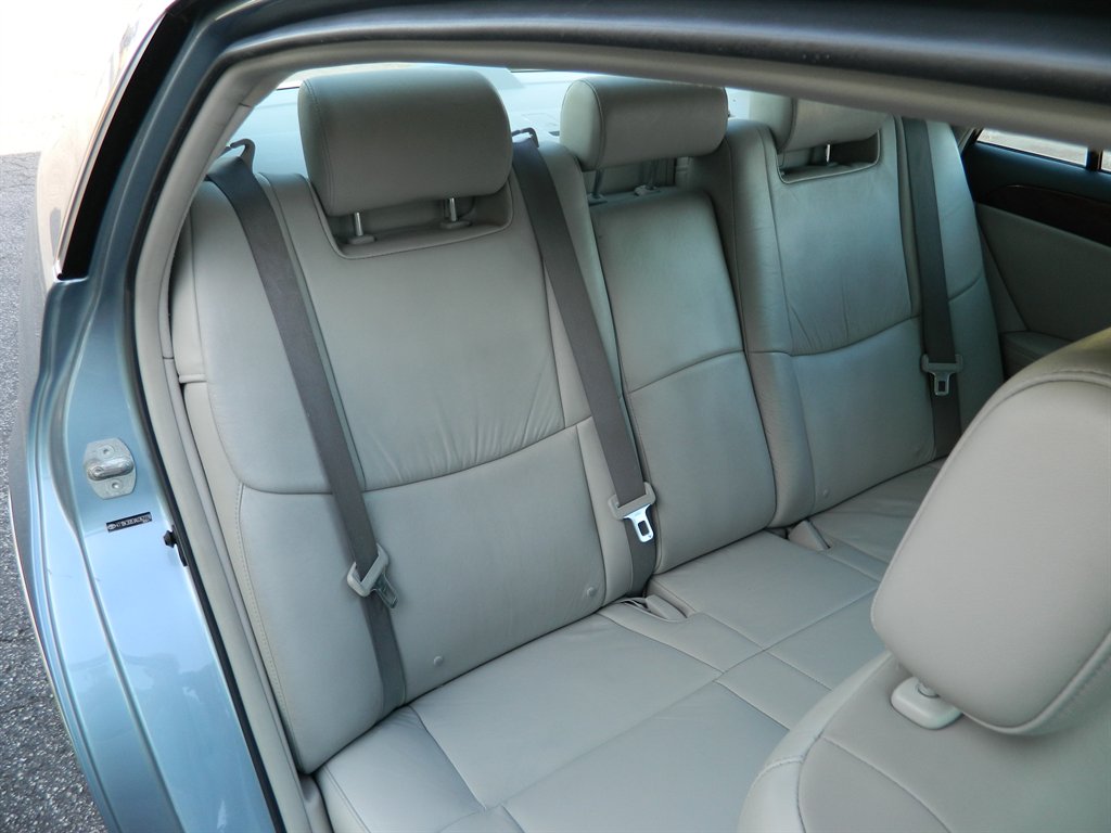 2010 Toyota Avalon XLS photo