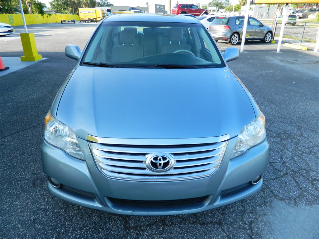 2010 Toyota Avalon XLS photo