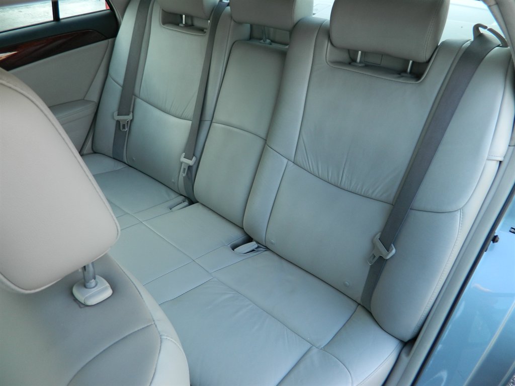 2010 Toyota Avalon XLS photo