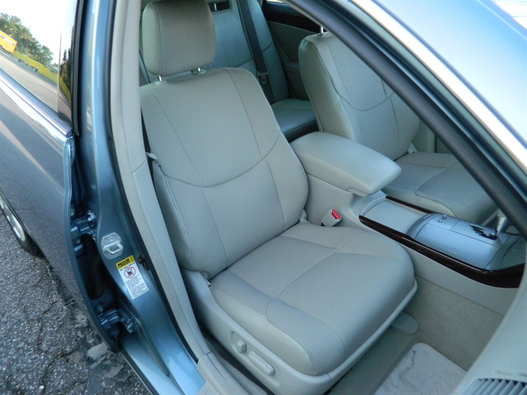 2010 Toyota Avalon XLS photo