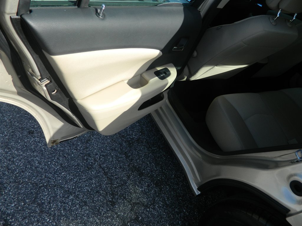 2014 Chrysler 200 - $8,988