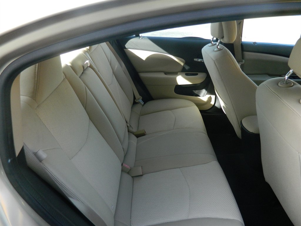 2014 Chrysler 200 - $8,988