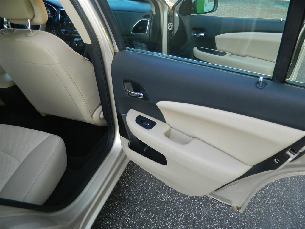 2014 Chrysler 200 - $8,988