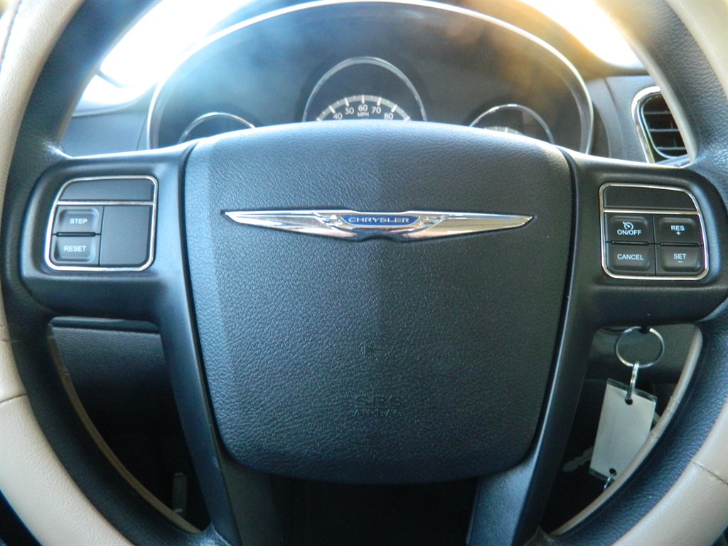 2014 Chrysler 200 - $8,988