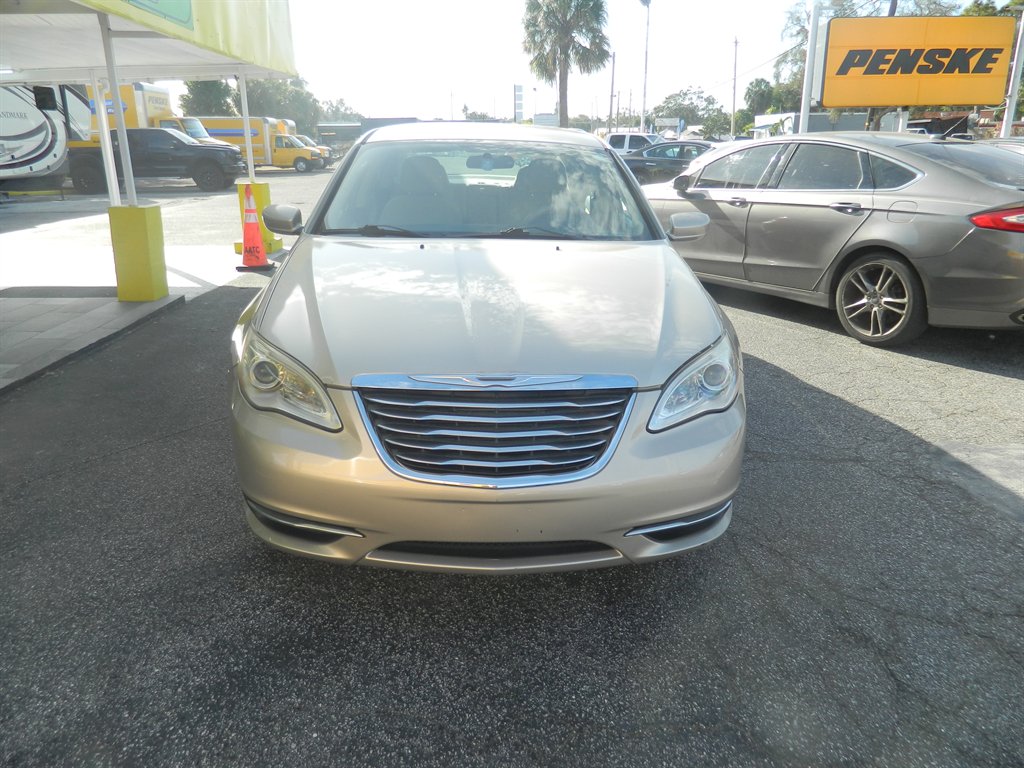 2014 Chrysler 200 - $8,988