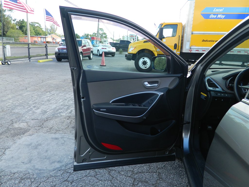 2014 Hyundai Santa Fe Sport - $11,488