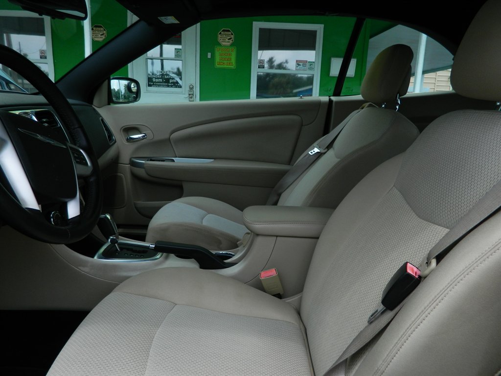 2012 Chrysler 200 - $8,988