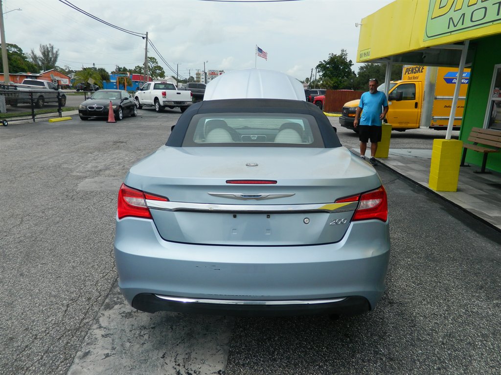 2012 Chrysler 200 - $8,988