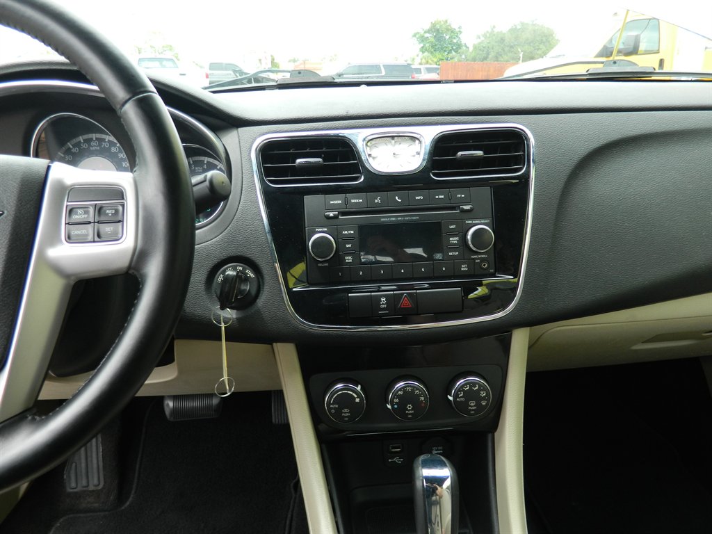 2012 Chrysler 200 - $8,988