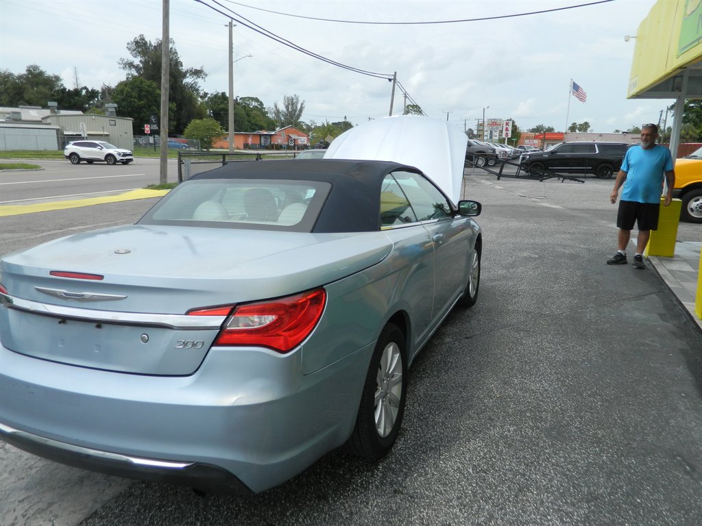 2012 Chrysler 200 - $8,988