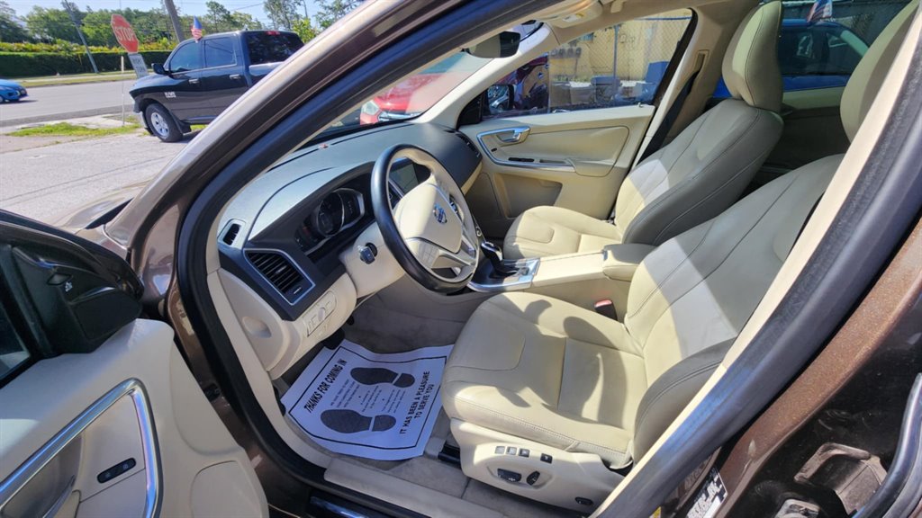 2015 Volvo XC60 T5 Premier photo