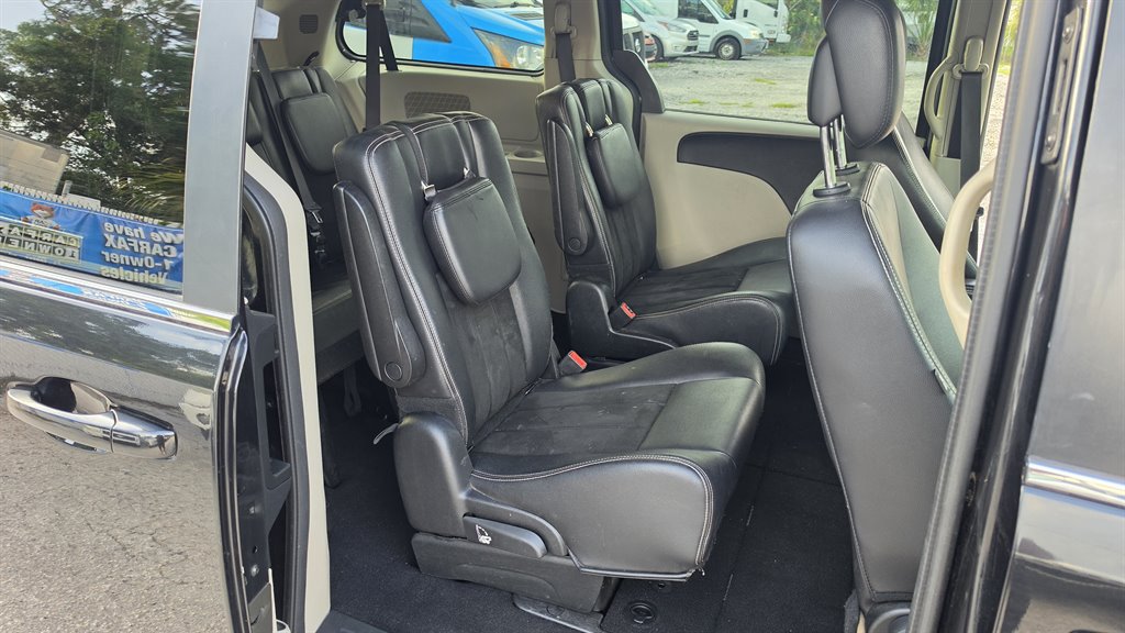 2019 Dodge Grand Caravan - $7,595