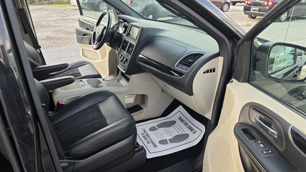 2019 Dodge Grand Caravan - $7,595