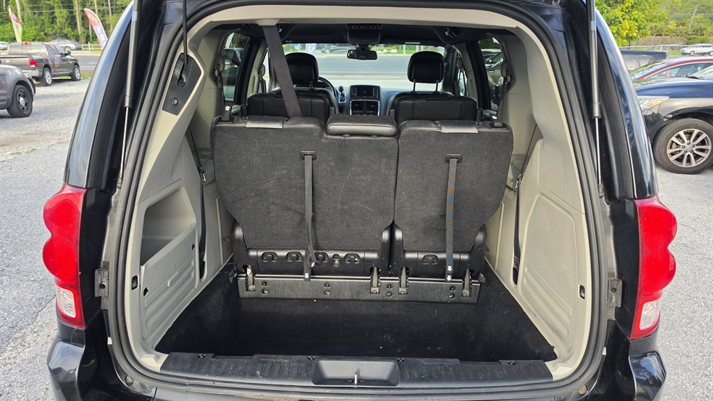 2019 Dodge Grand Caravan - $7,595