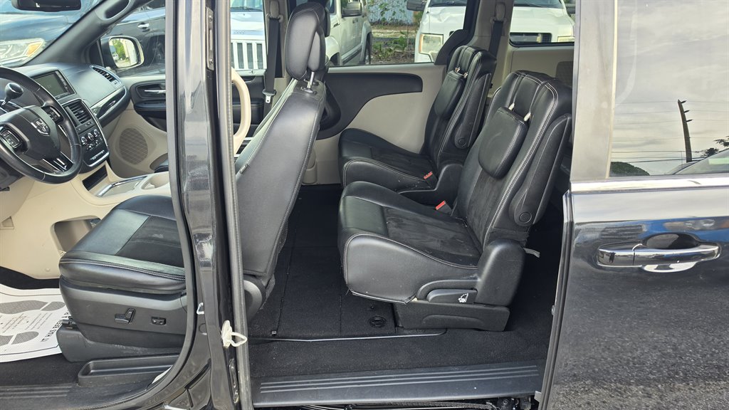 2019 Dodge Grand Caravan - $7,595