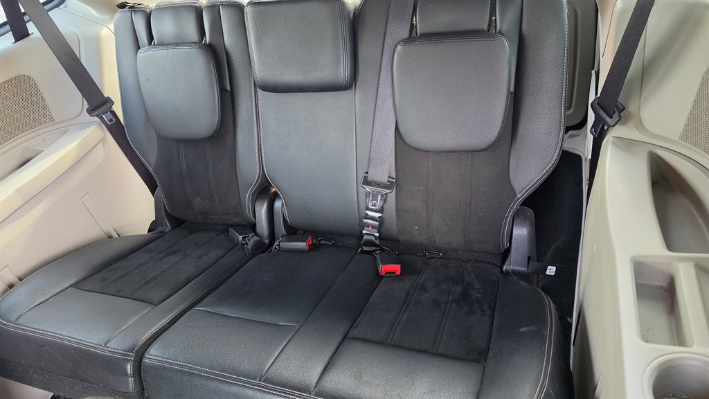 2019 Dodge Grand Caravan - $7,595