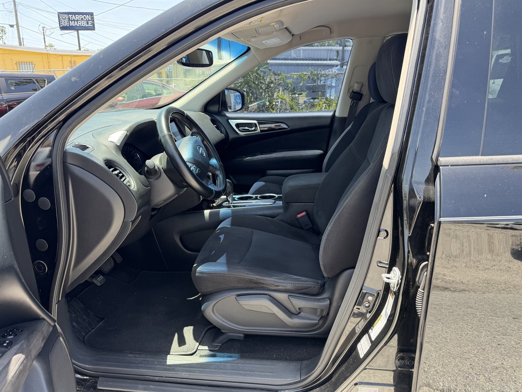 2014 Nissan Pathfinder - $3,495