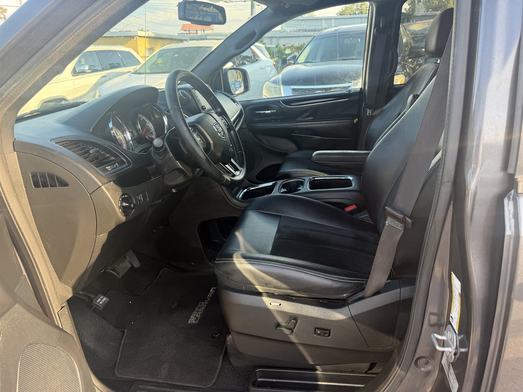 2015 Dodge Grand Caravan - $7,495