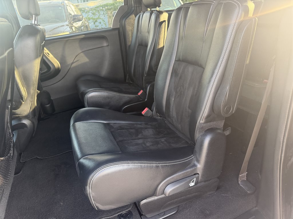 2015 Dodge Grand Caravan - $7,495