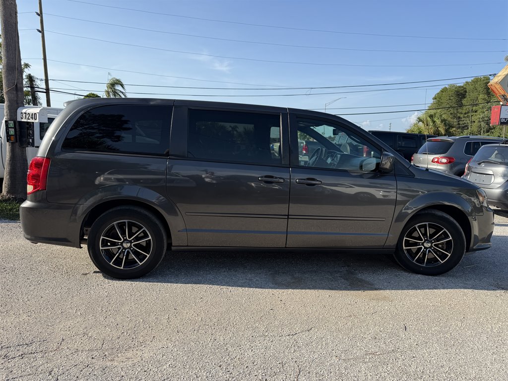2015 Dodge Grand Caravan - $7,495