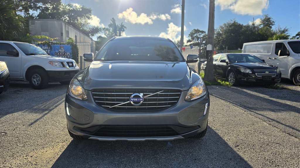2017 Volvo XC60 - $9,690
