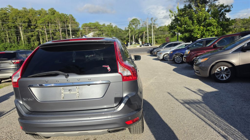 2017 Volvo XC60 - $9,690