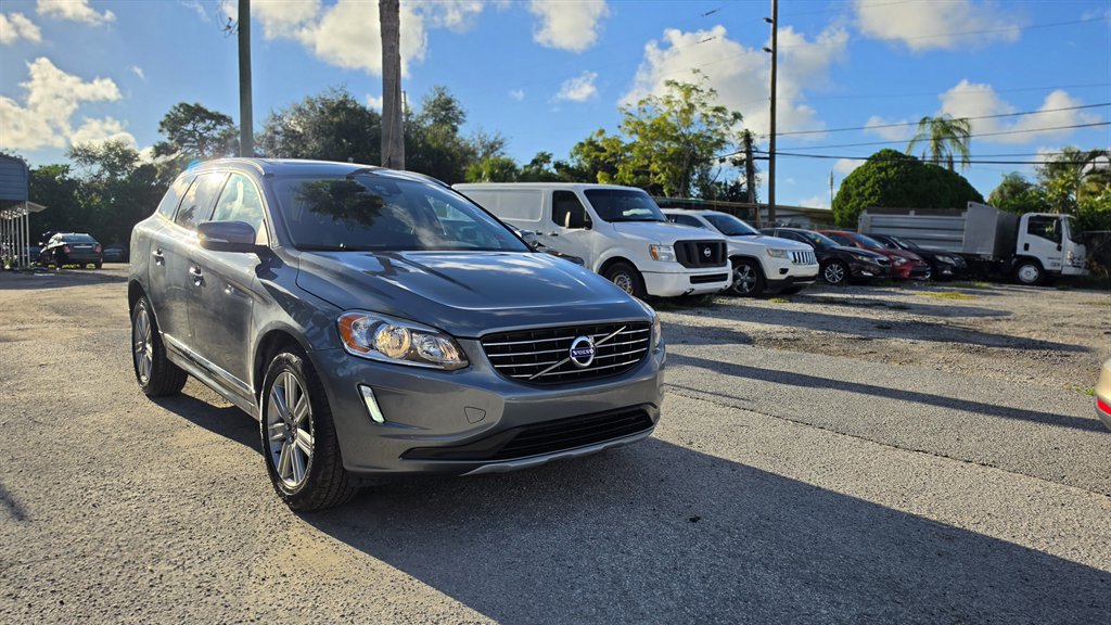 2017 Volvo XC60 - $9,690