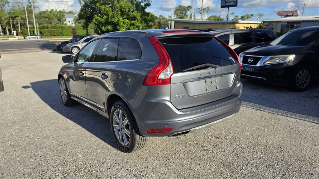 2017 Volvo XC60 - $9,690