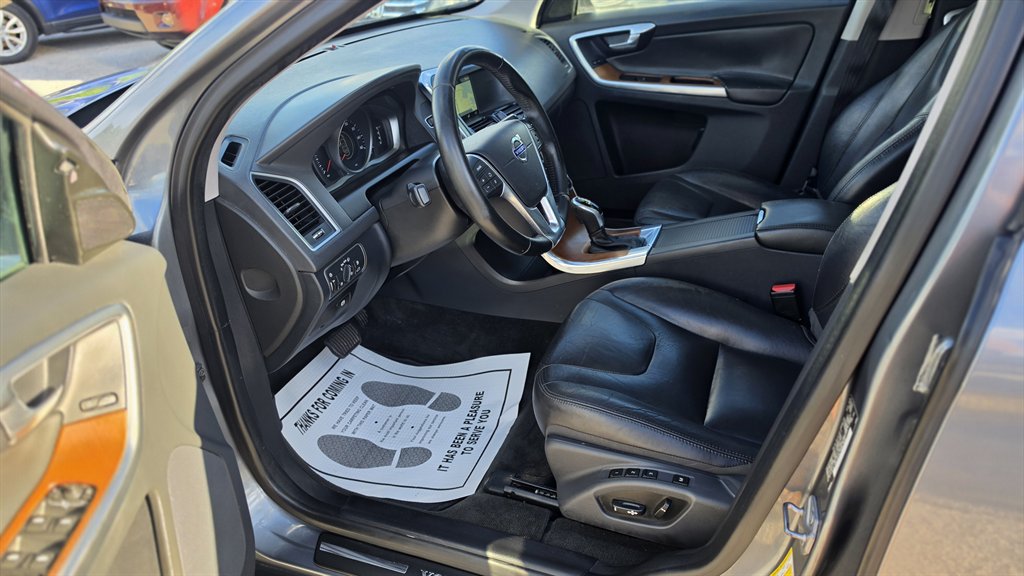 2017 Volvo XC60 - $9,690