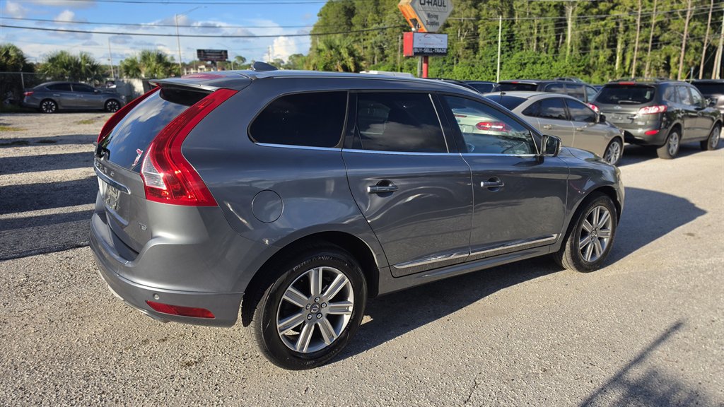 2017 Volvo XC60 - $9,690