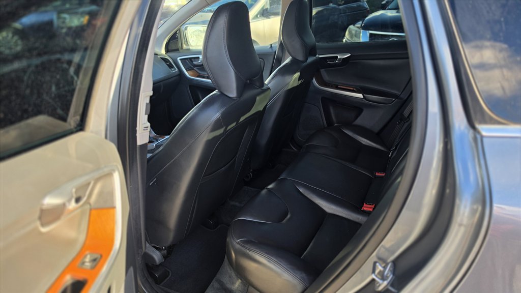 2017 Volvo XC60 - $9,690