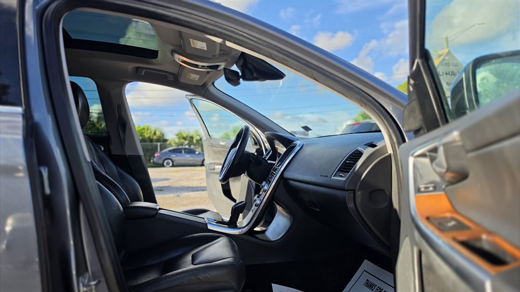 2017 Volvo XC60 - $9,690