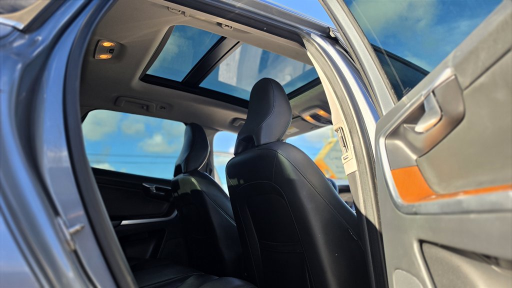 2017 Volvo XC60 - $9,690
