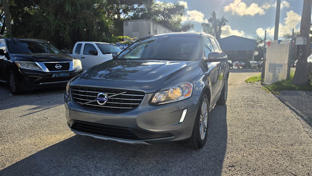 2017 Volvo XC60 - $9,690