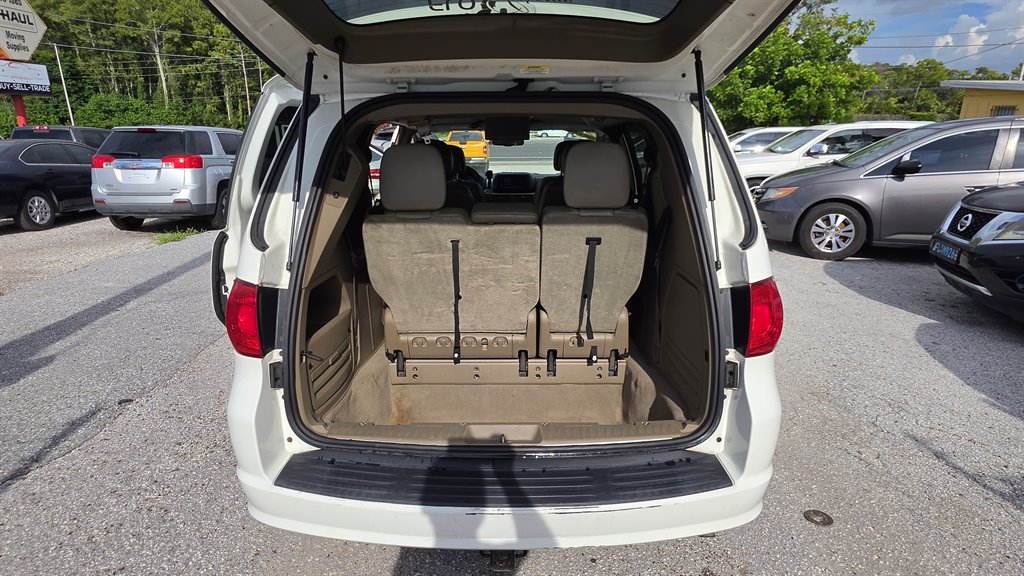2011 Volkswagen Routan - $3,995